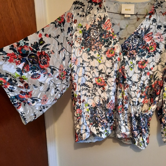 Anthropologie Maeve Umi Wrap Top Velvet Floral - Picture 8 of 15